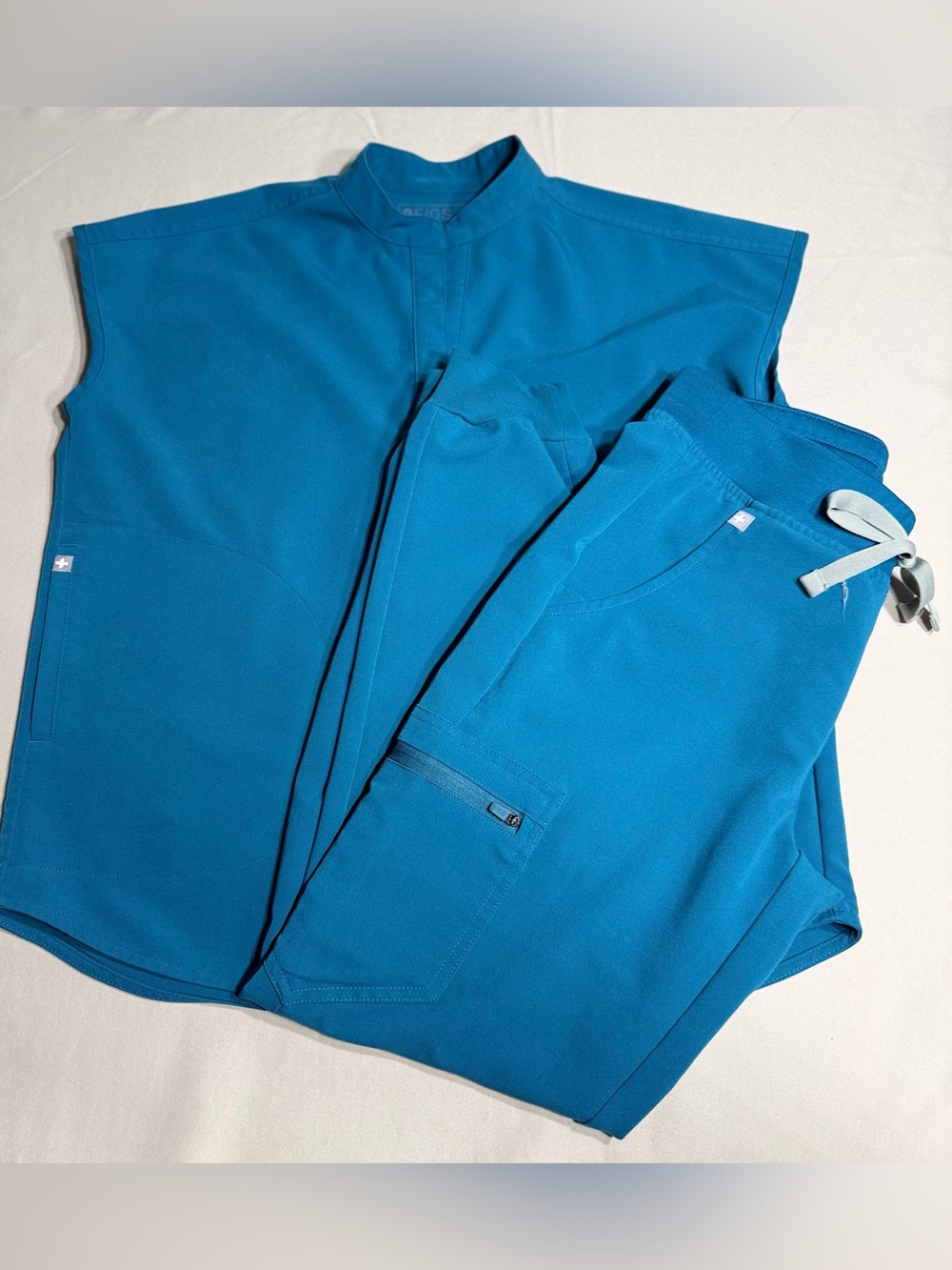 FIGS Pacific Blue Scrub Set XXS Rafaela Top + XS High Waisted Zamora Joggers